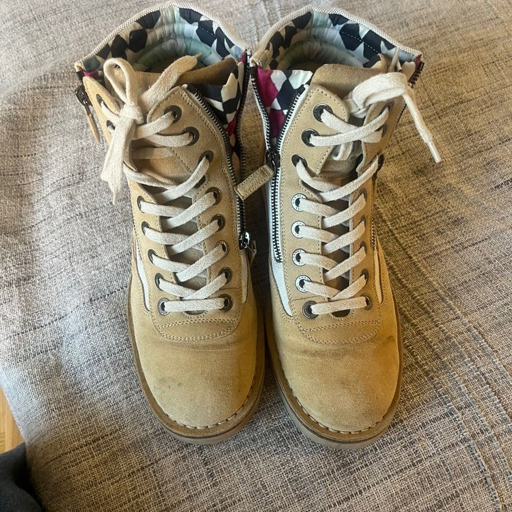 Chanel Boot - Beige US8/IT39